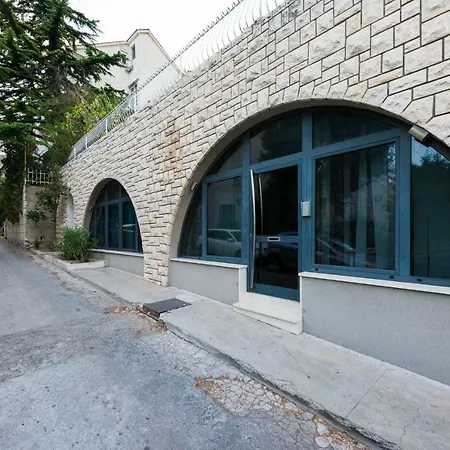 Luxury Arc 스플리트